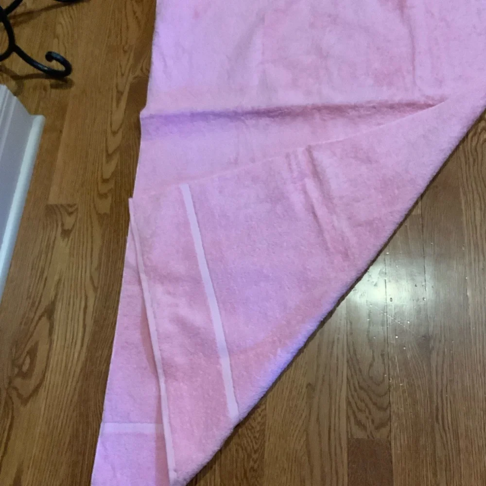 Vintage Bath Towel 25 X 50 Pink Spa Beach NOS